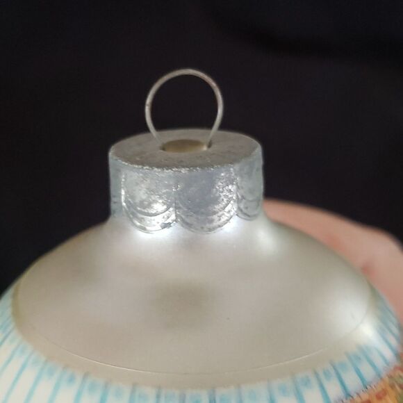 Vintage Hallmark Betsey Clark: Home for Christmas Glass Ball Ornament Dated 1988 - Picture 7 of 13